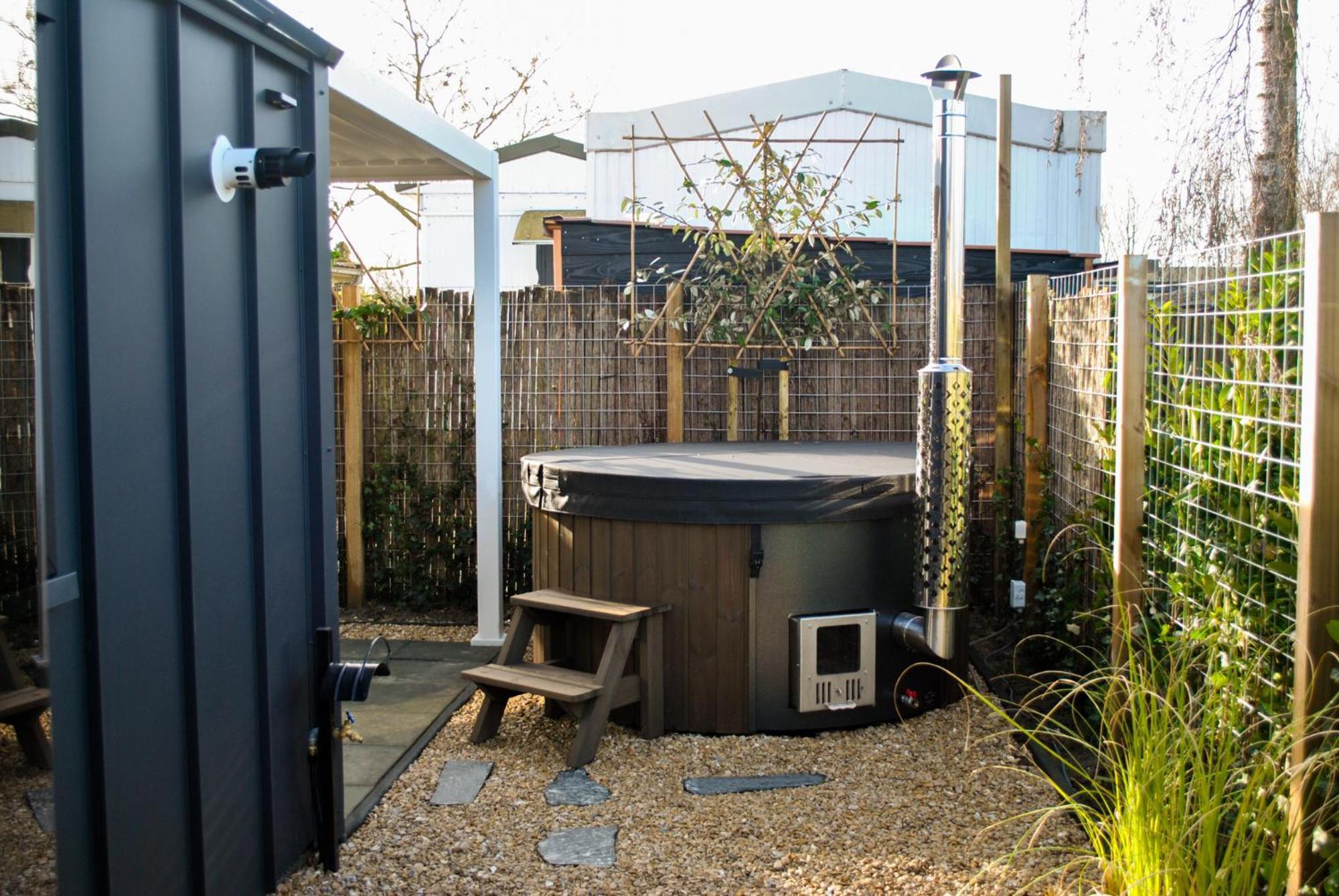 Lobsters In ' Wellness With Wood-fired Hottub, Private Sauna And Outdoor Shower ' Airco's ' Free Wifi ' Complimentary Bed Linen And Towels Apartment