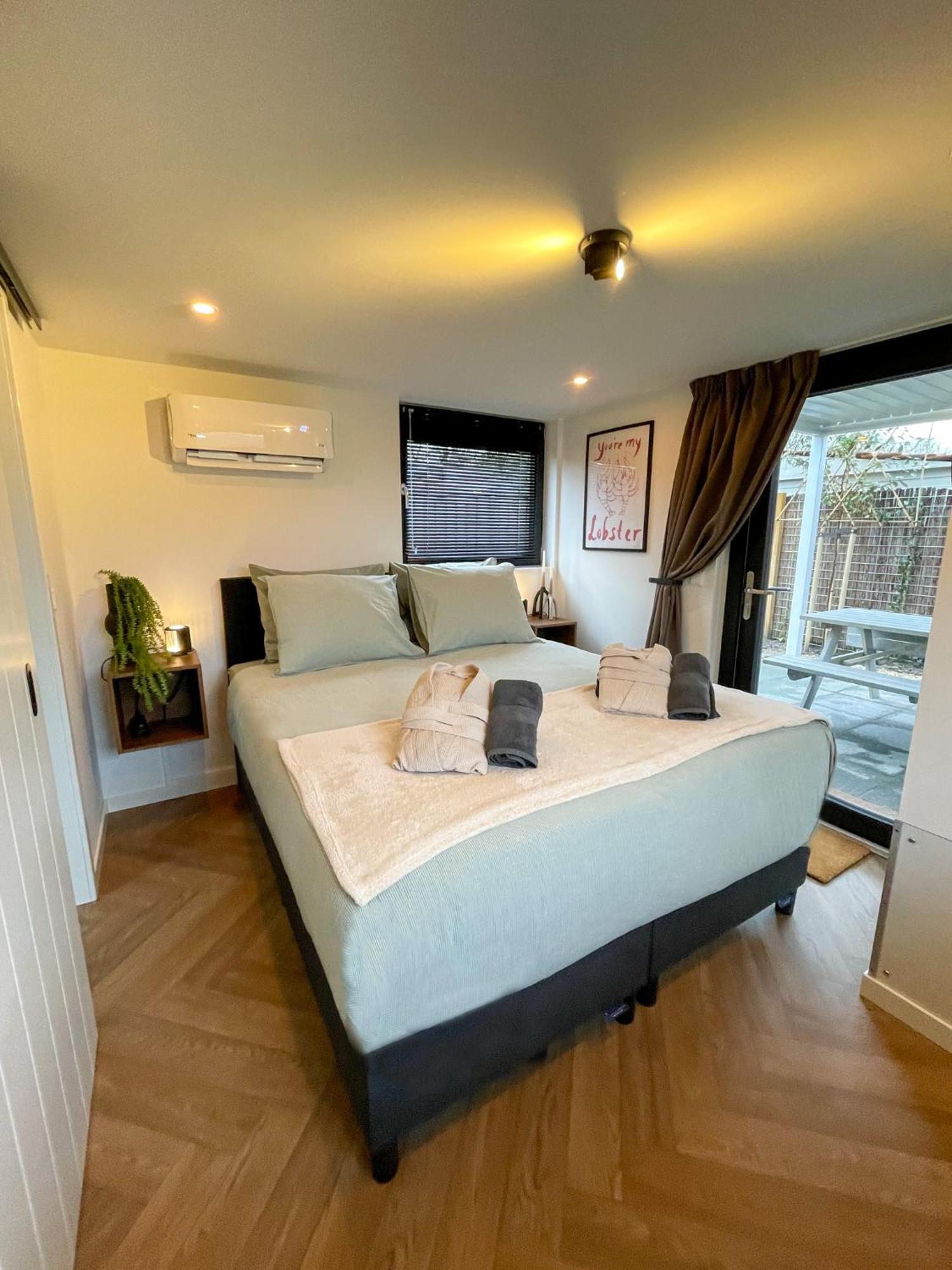 Apartment Lobsters In ' Wellness With Wood-fired Hottub, Private Sauna And Outdoor Shower ' Airco's ' Free Wifi ' Complimentary Bed Linen And Towels *