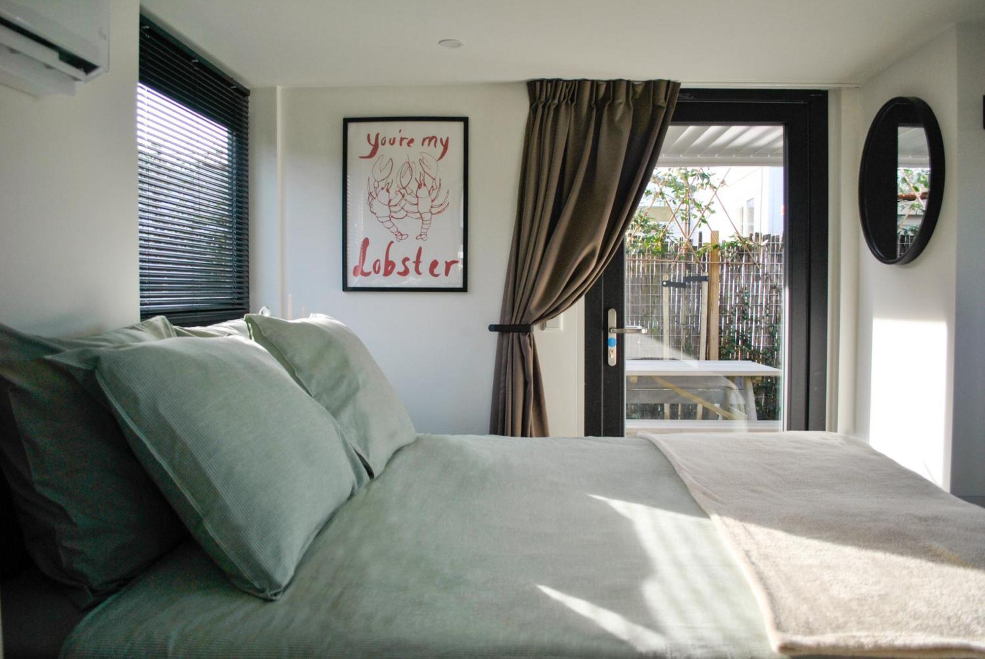Apartment Lobsters In ' Wellness With Wood-fired Hottub, Private Sauna And Outdoor Shower ' Airco's ' Free Wifi ' Complimentary Bed Linen And Towels Heinkenszand
